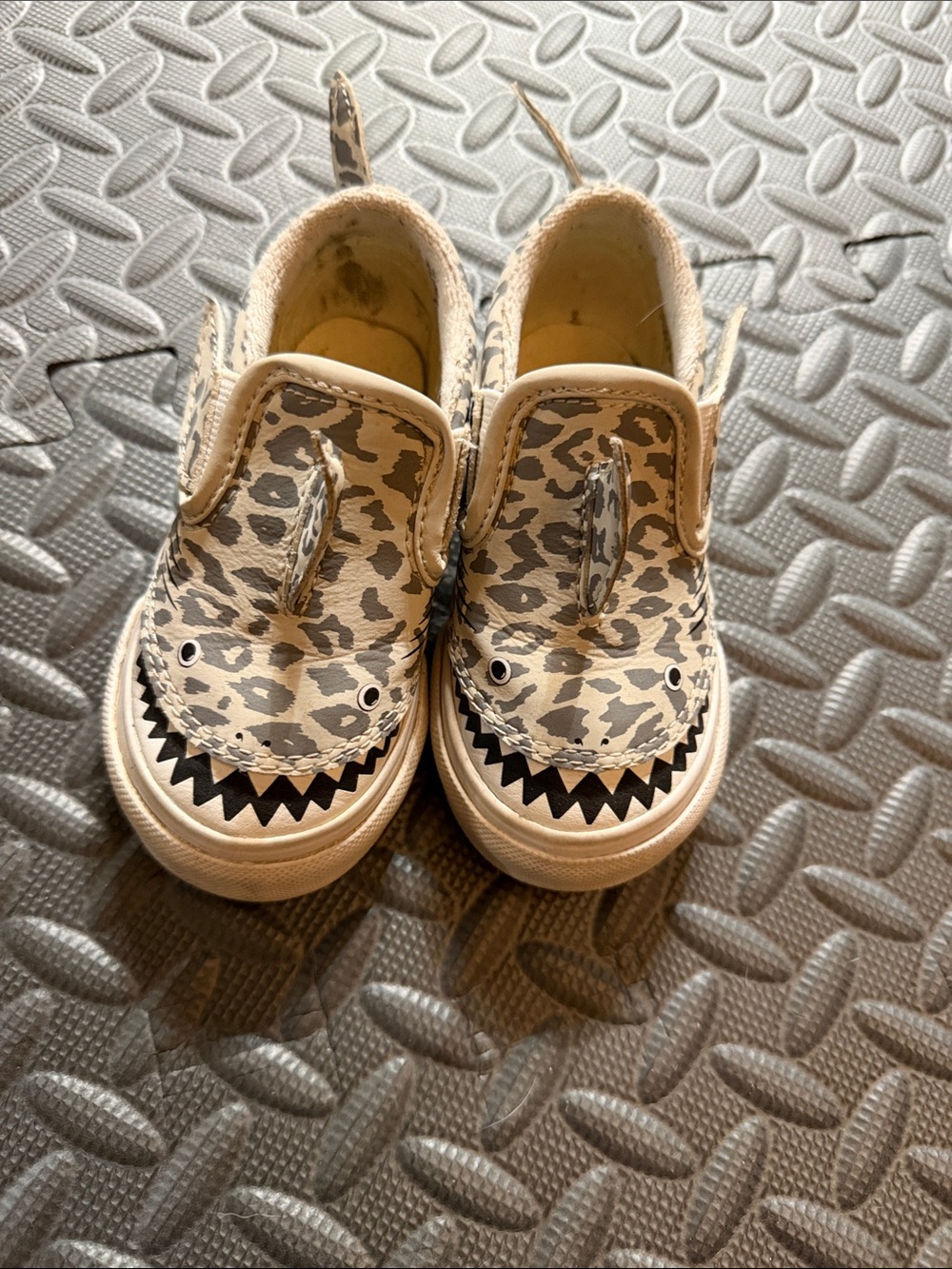 Vans Kids Leopard Shark Slip-On Sneakers - Beige Tan Black